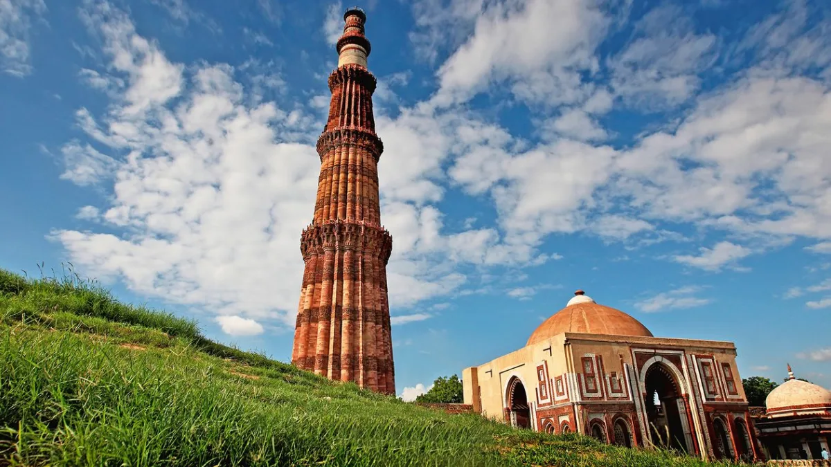 Best Places Near Qutub Minar – Complete Travel Guide for Indian Travelers